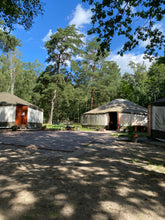 Lade das Bild in den Galerie-Viewer, Ticket Kunst & Yoga Frauen Retreat (30.08 - 01.09.2024)